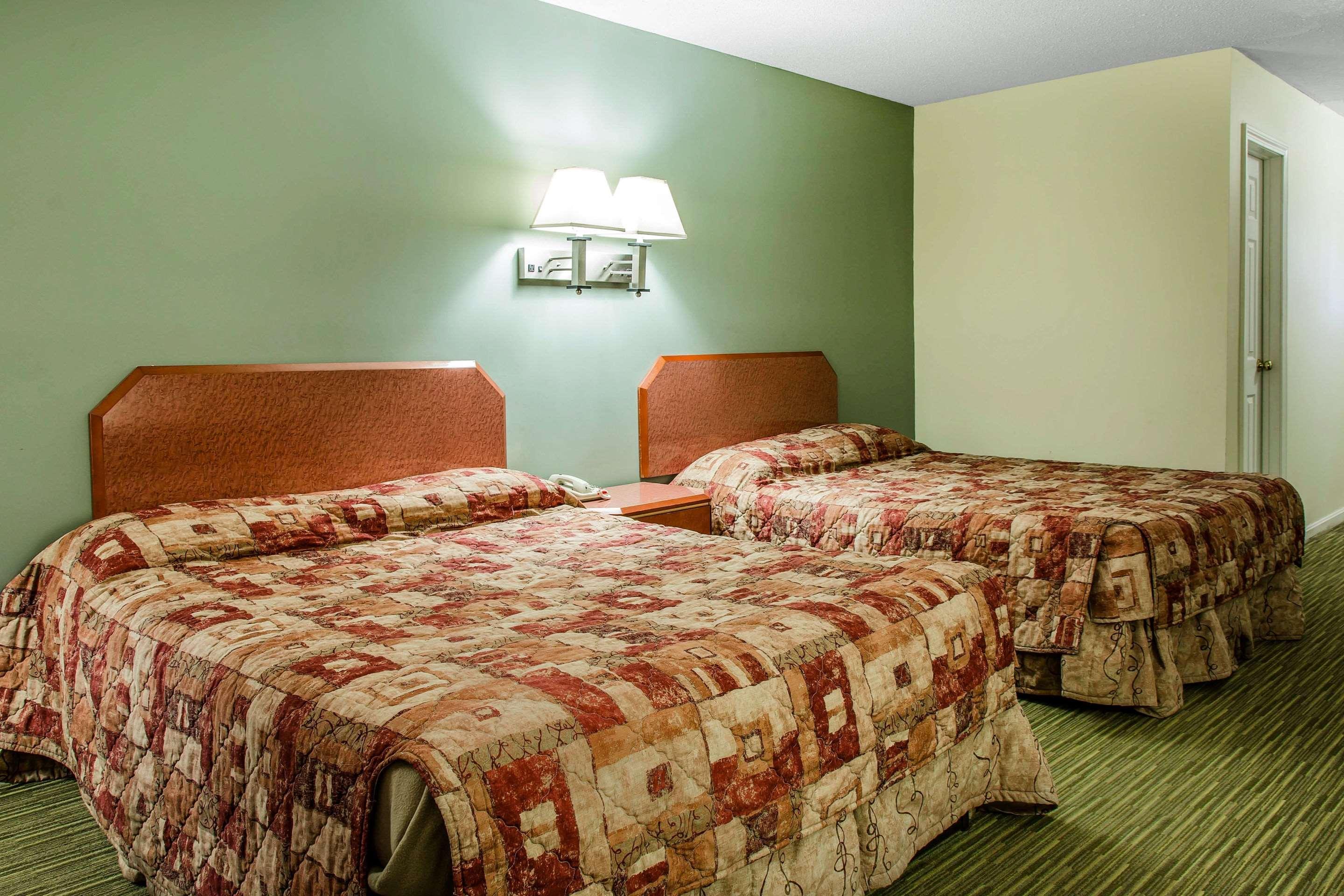 Rodeway Inn Гротон Экстерьер фото