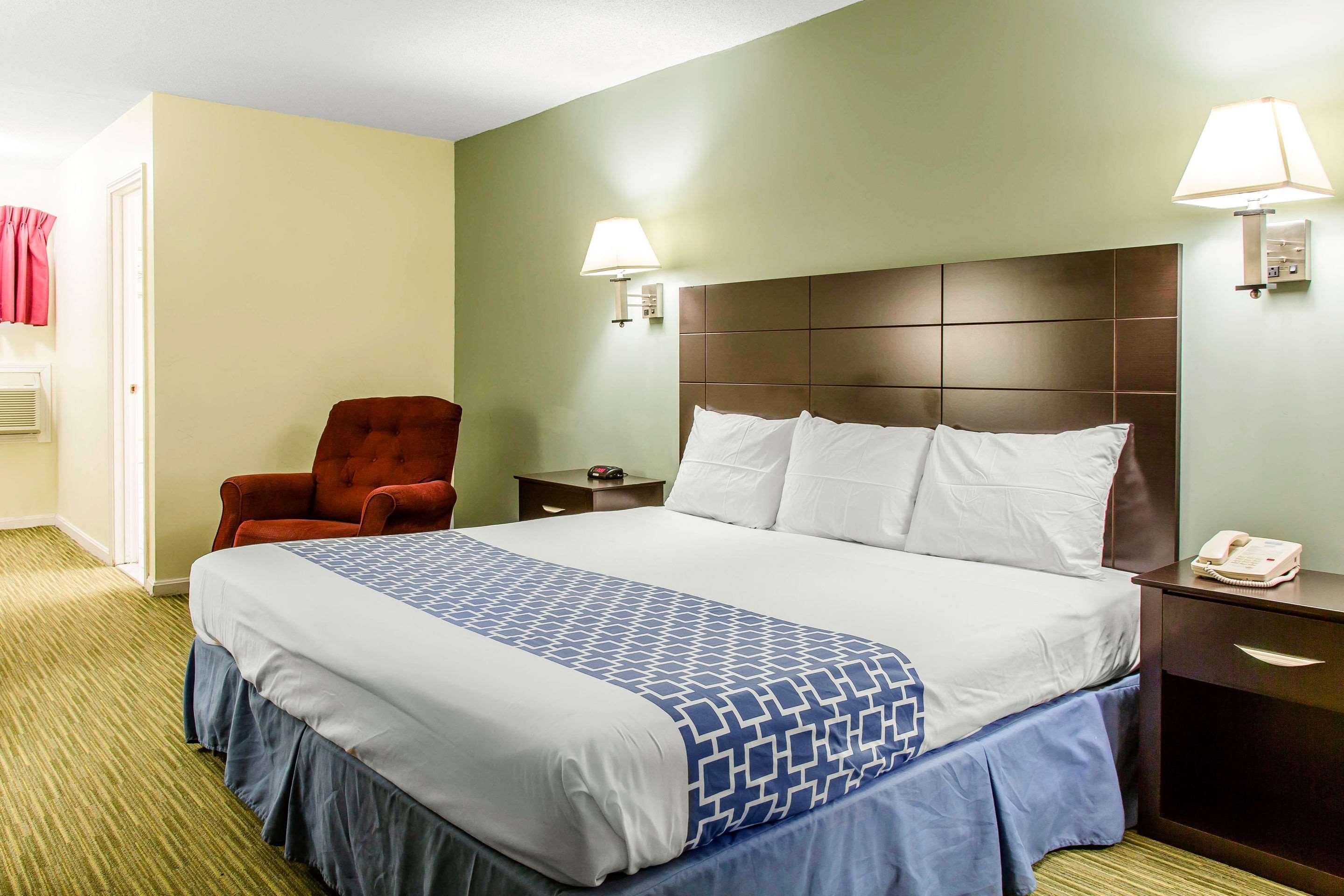 Rodeway Inn Гротон Экстерьер фото