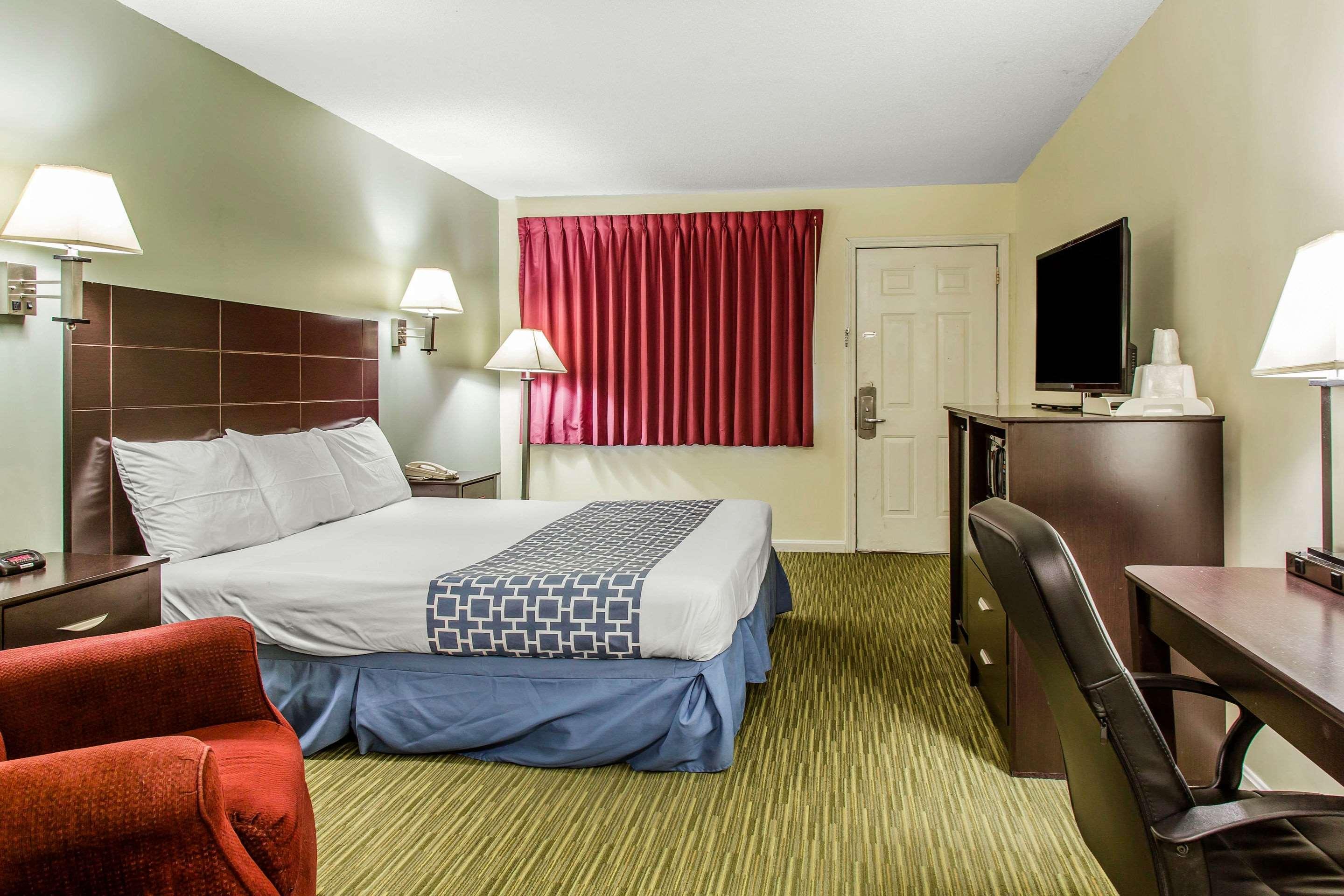 Rodeway Inn Гротон Экстерьер фото