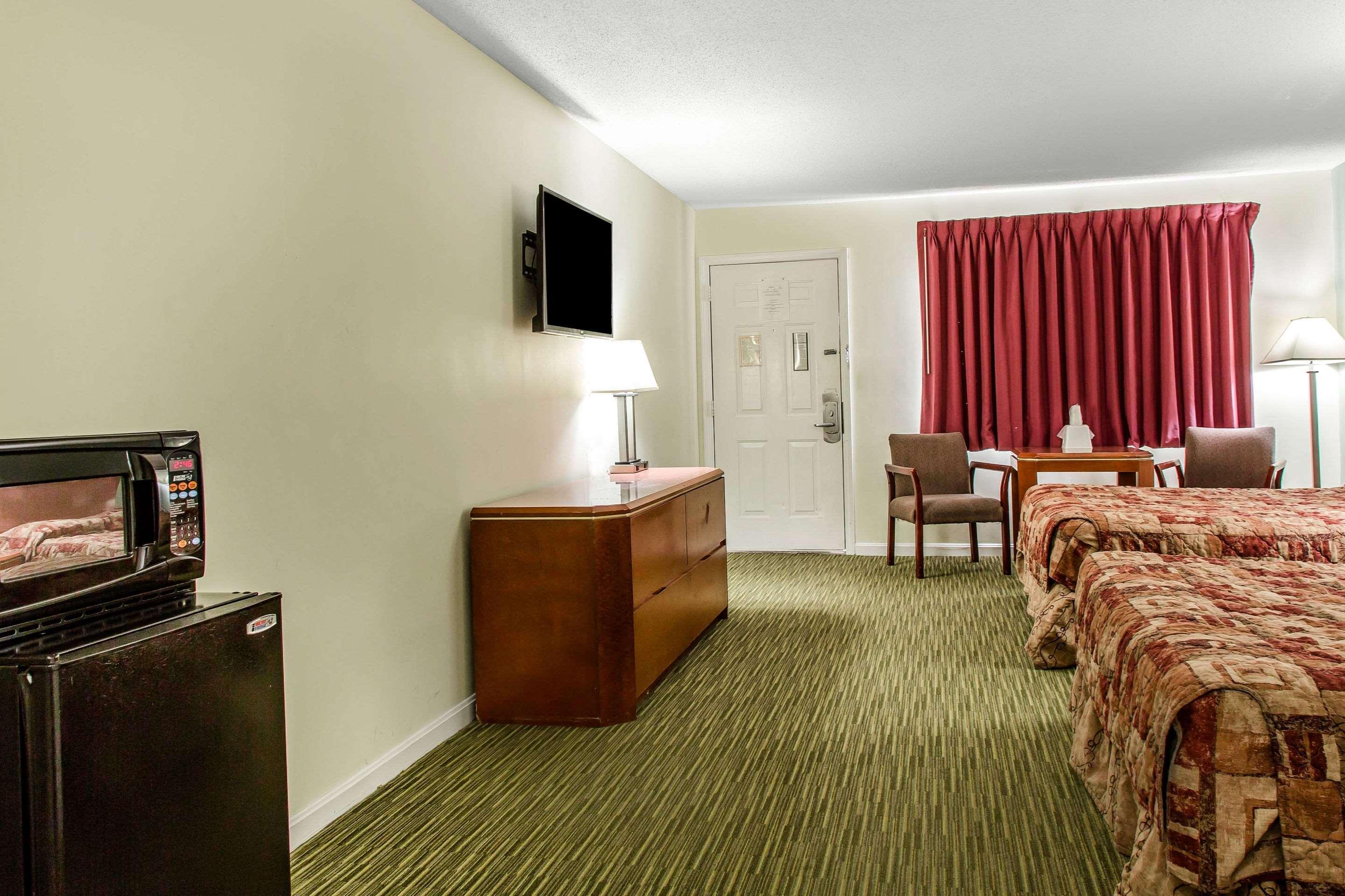 Rodeway Inn Гротон Экстерьер фото